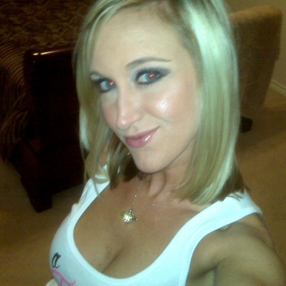 Meet your Posher, Jennifer - Picture 1 of 1